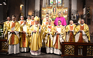 Archidiecezja warmińska ma sześciu nowych kapłanów  [ZDJĘCIA]